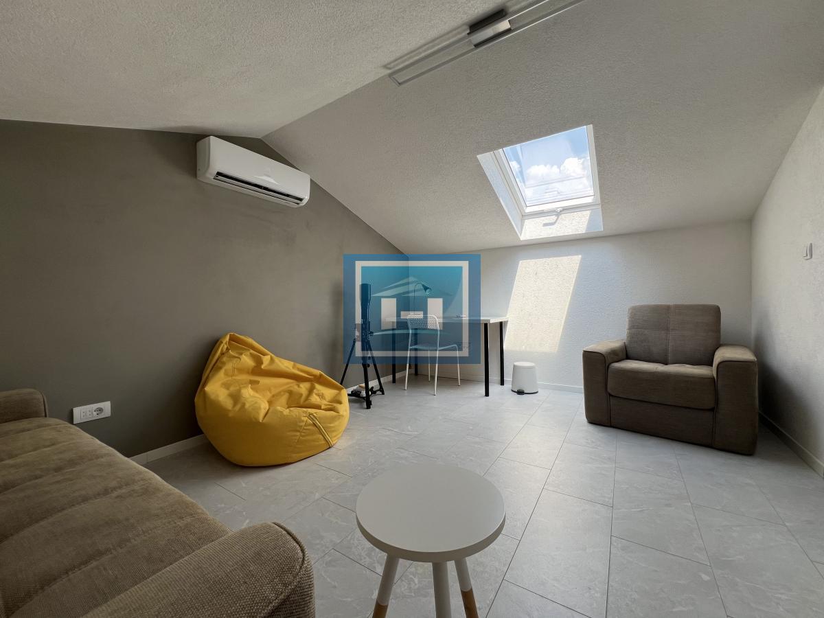 Prelepo uređen stan sa dvorištem 27