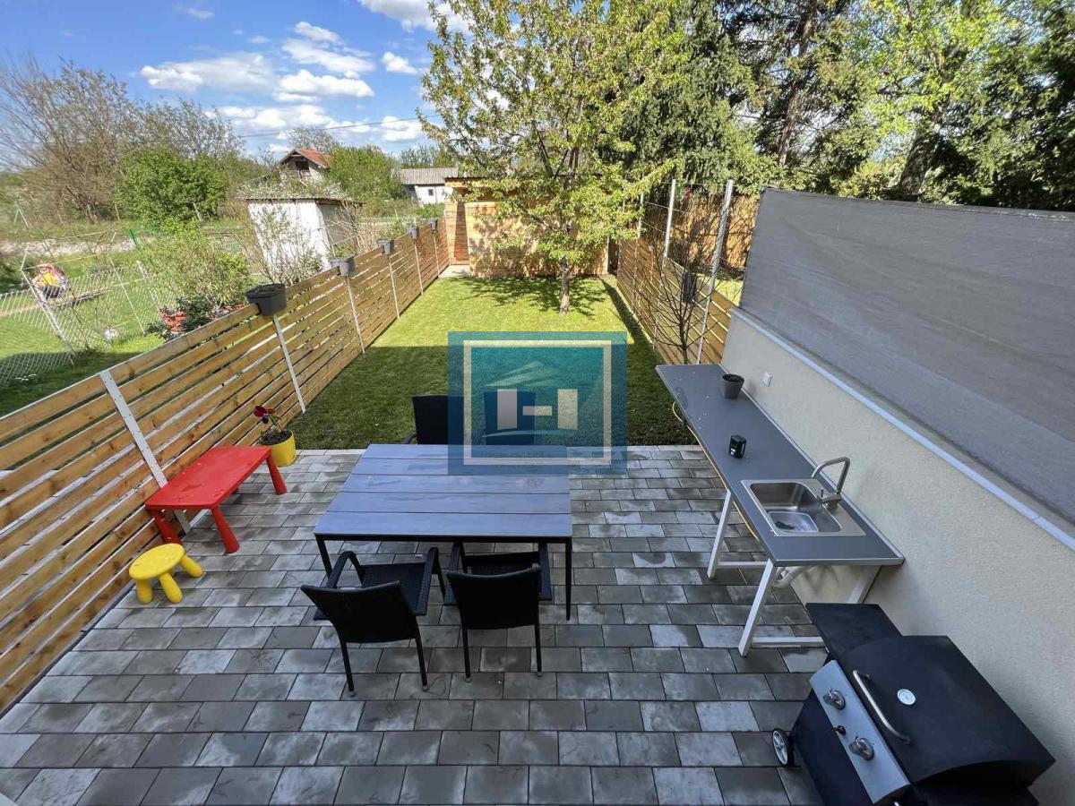 Prelepo uređen stan sa dvorištem 29