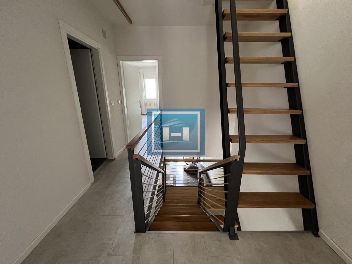 Prelepo uređen stan sa dvorištem 17