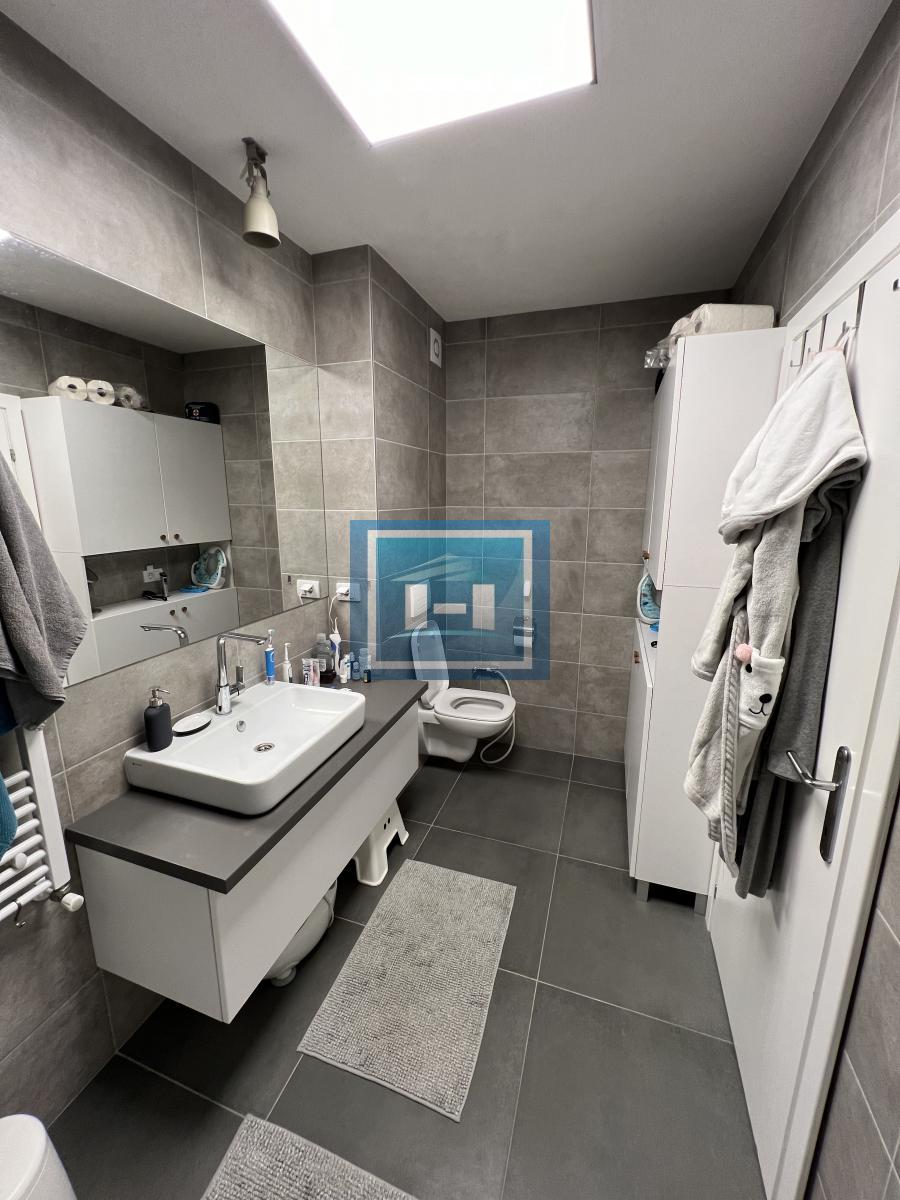 Prelepo uređen stan sa dvorištem 24