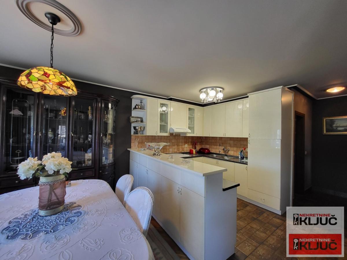 NOVO NASELJE-SAVINA, 120m2, Četvorosoban, Renoviran 3