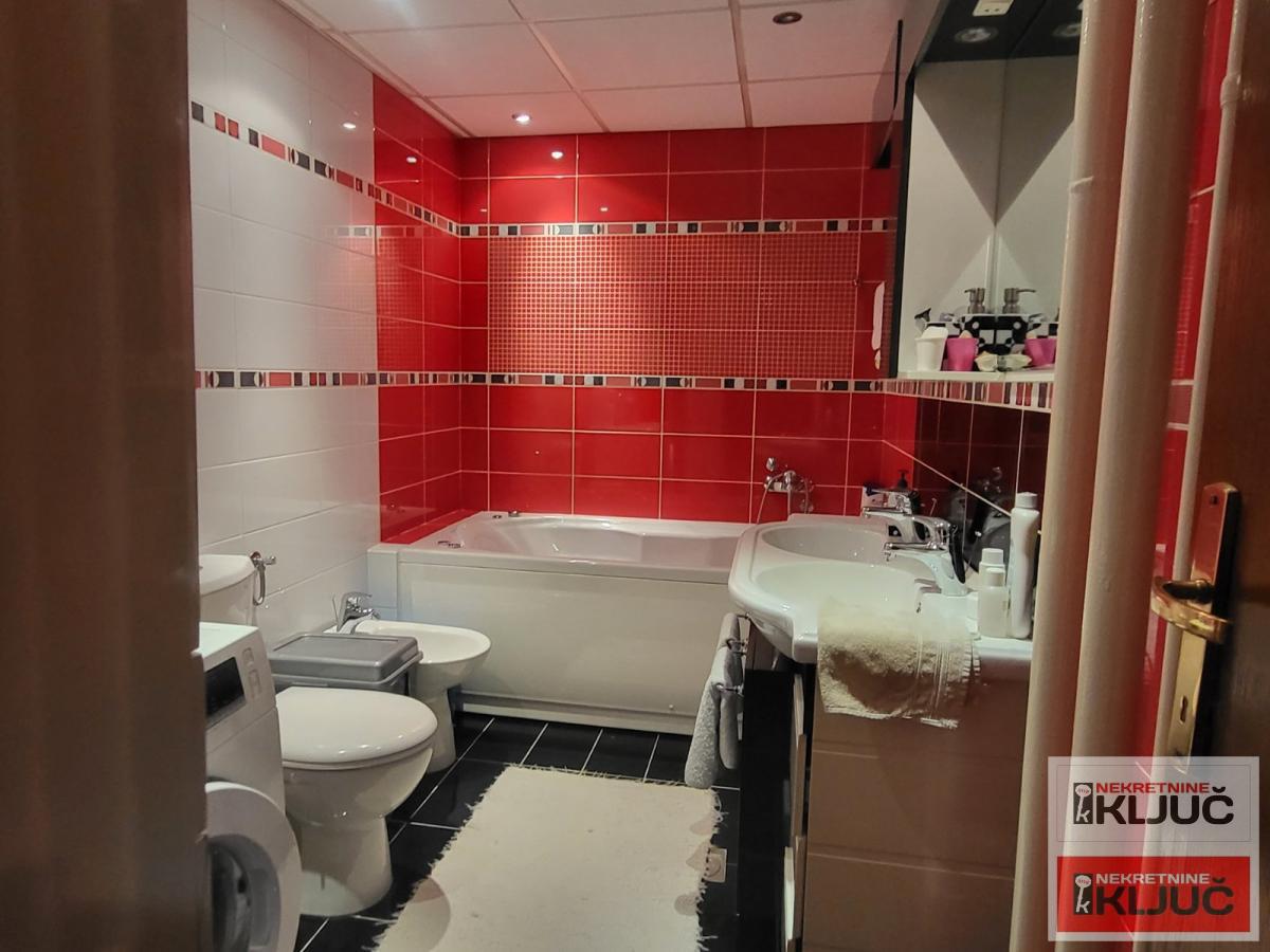 NOVO NASELJE-SAVINA, 120m2, Četvorosoban, Renoviran 11