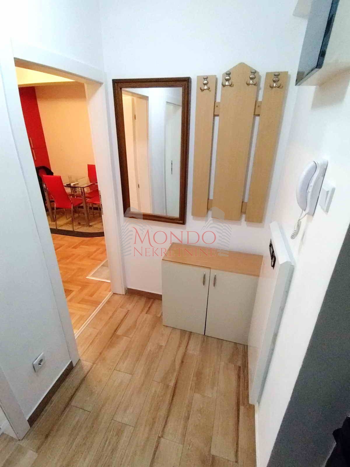 Jednoiposoban nov stan na Bulevaru Nemanjića 11