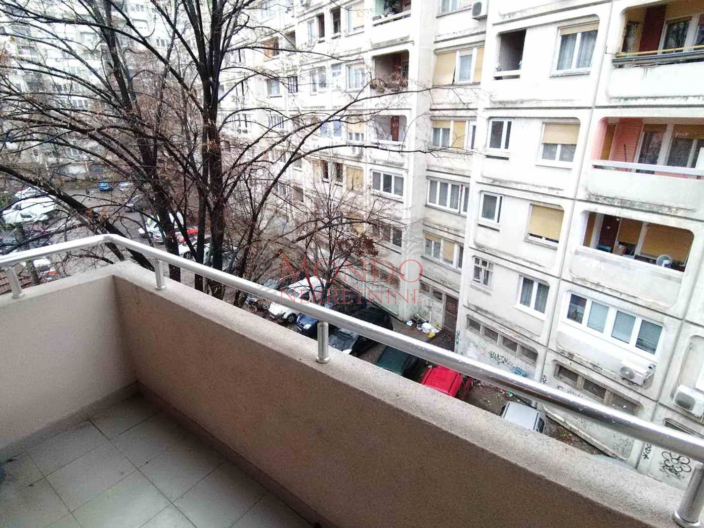 Jednoiposoban nov stan na Bulevaru Nemanjića 9