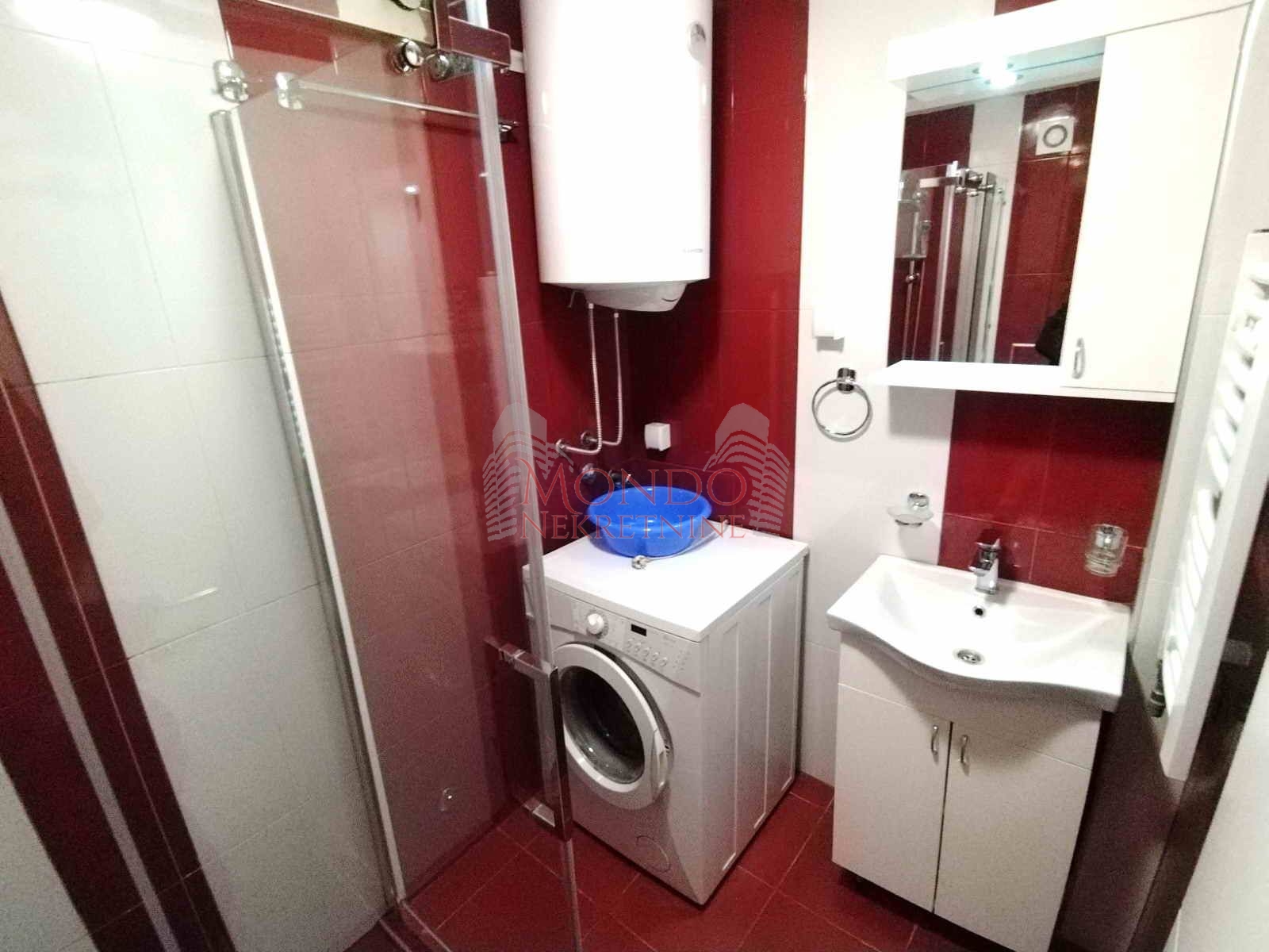 Jednoiposoban nov stan na Bulevaru Nemanjića 6