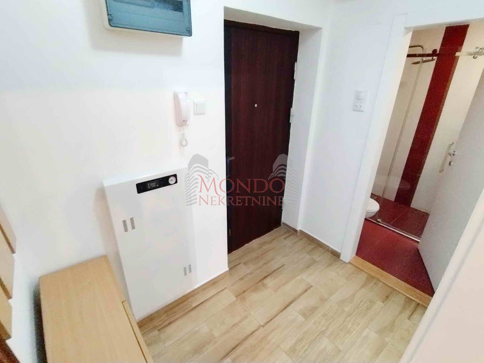 Jednoiposoban nov stan na Bulevaru Nemanjića 10