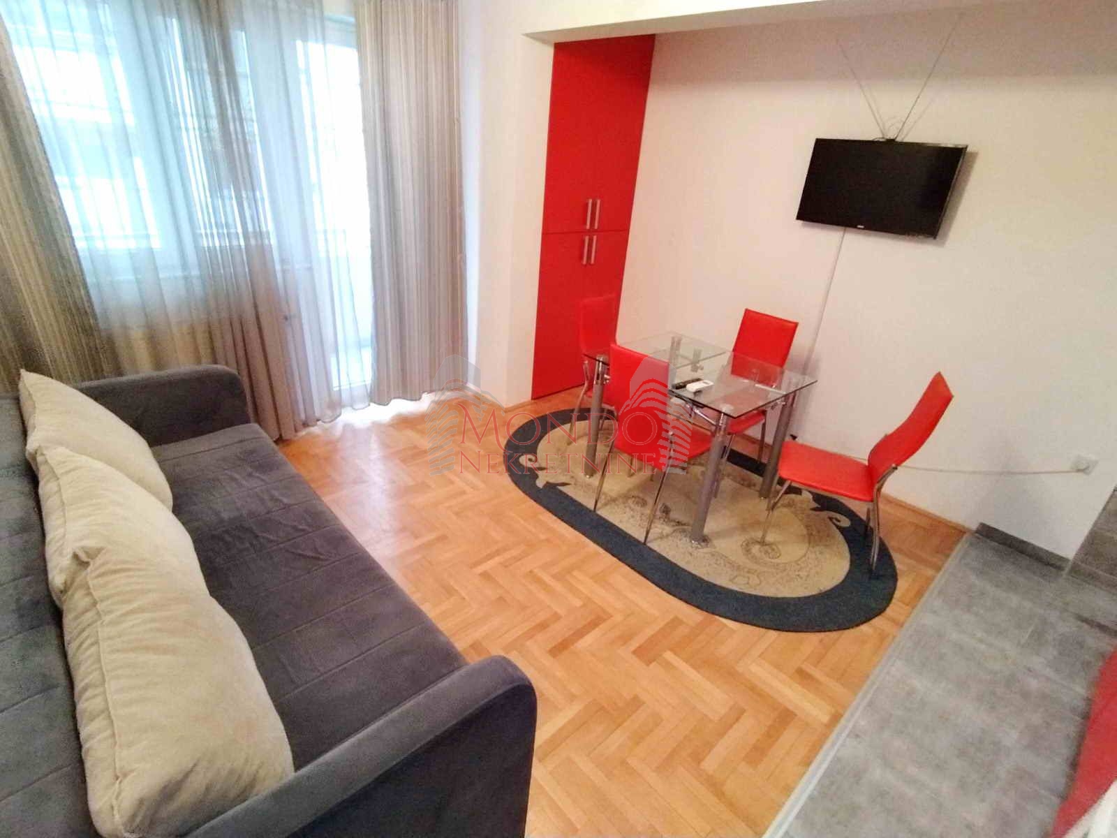 Jednoiposoban nov stan na Bulevaru Nemanjića 1