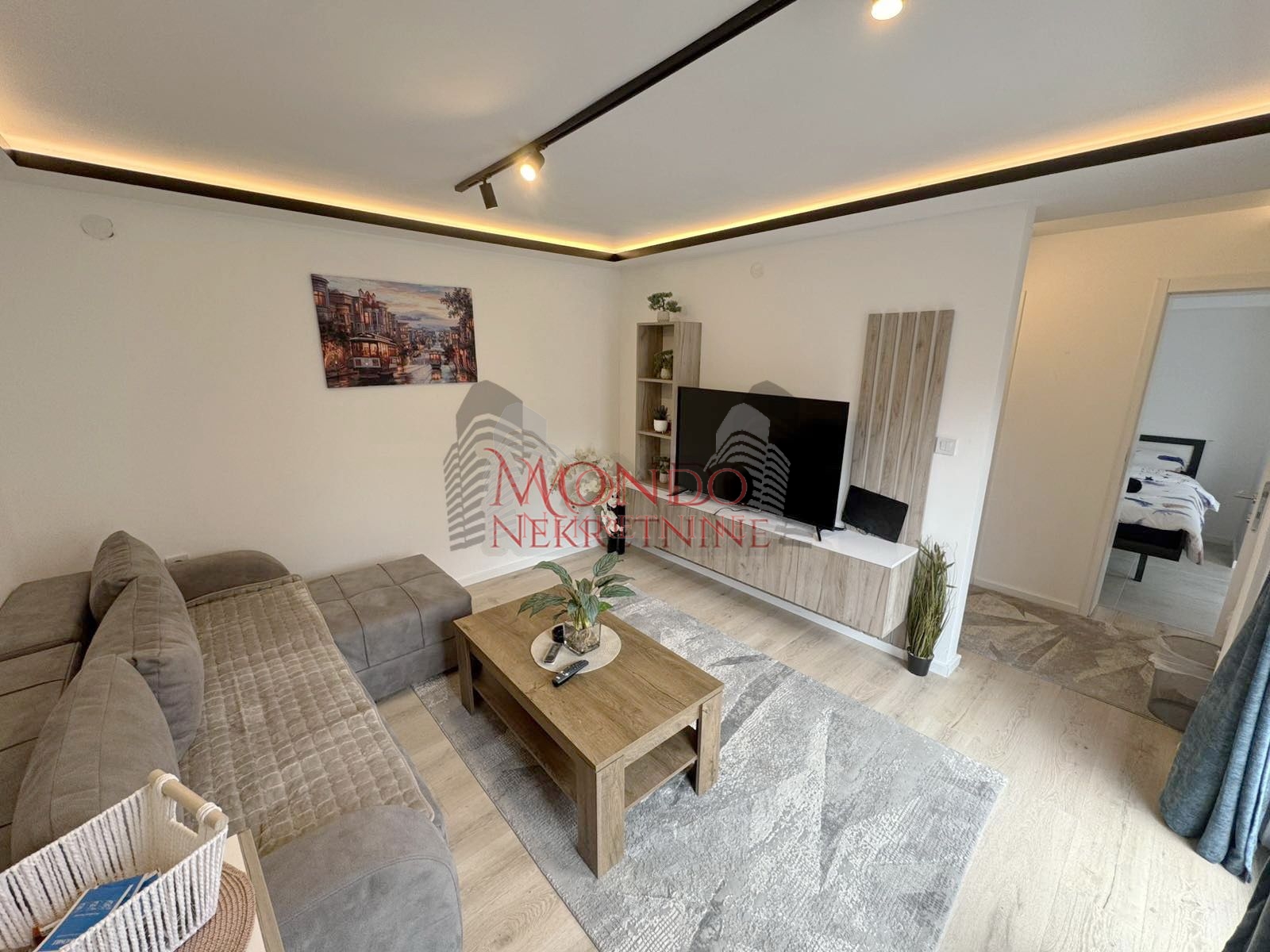 Jednoiposoban stan na Trosarini, novogradnja u plizini restorana Paris 3