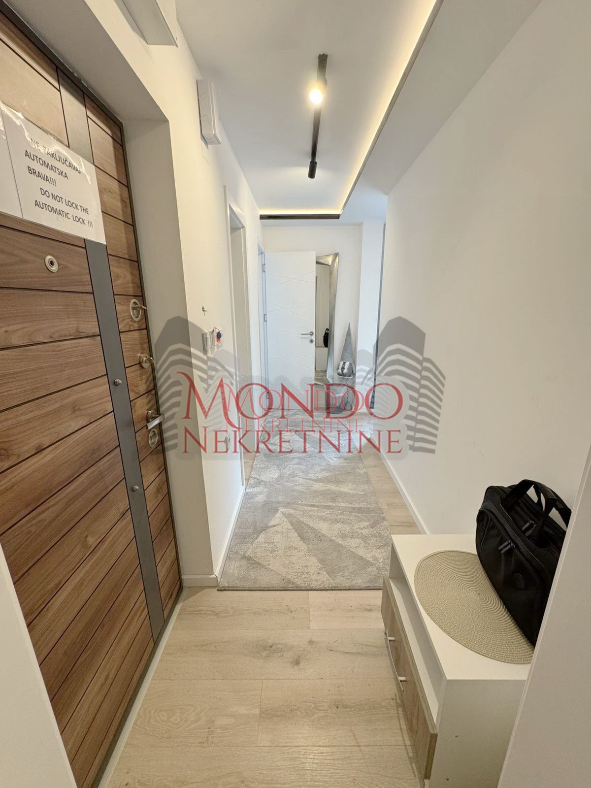 Jednoiposoban stan na Trosarini, novogradnja u plizini restorana Paris 8