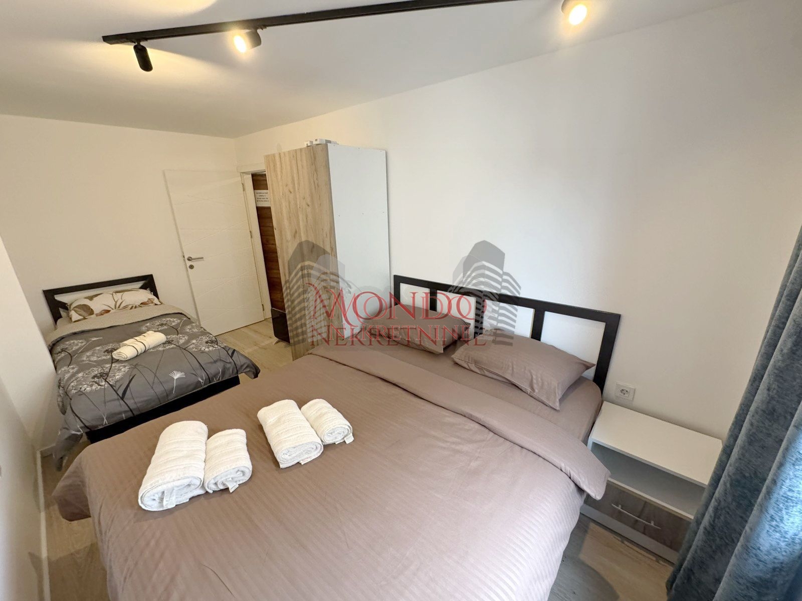 Jednoiposoban stan na Trosarini, novogradnja u plizini restorana Paris 7