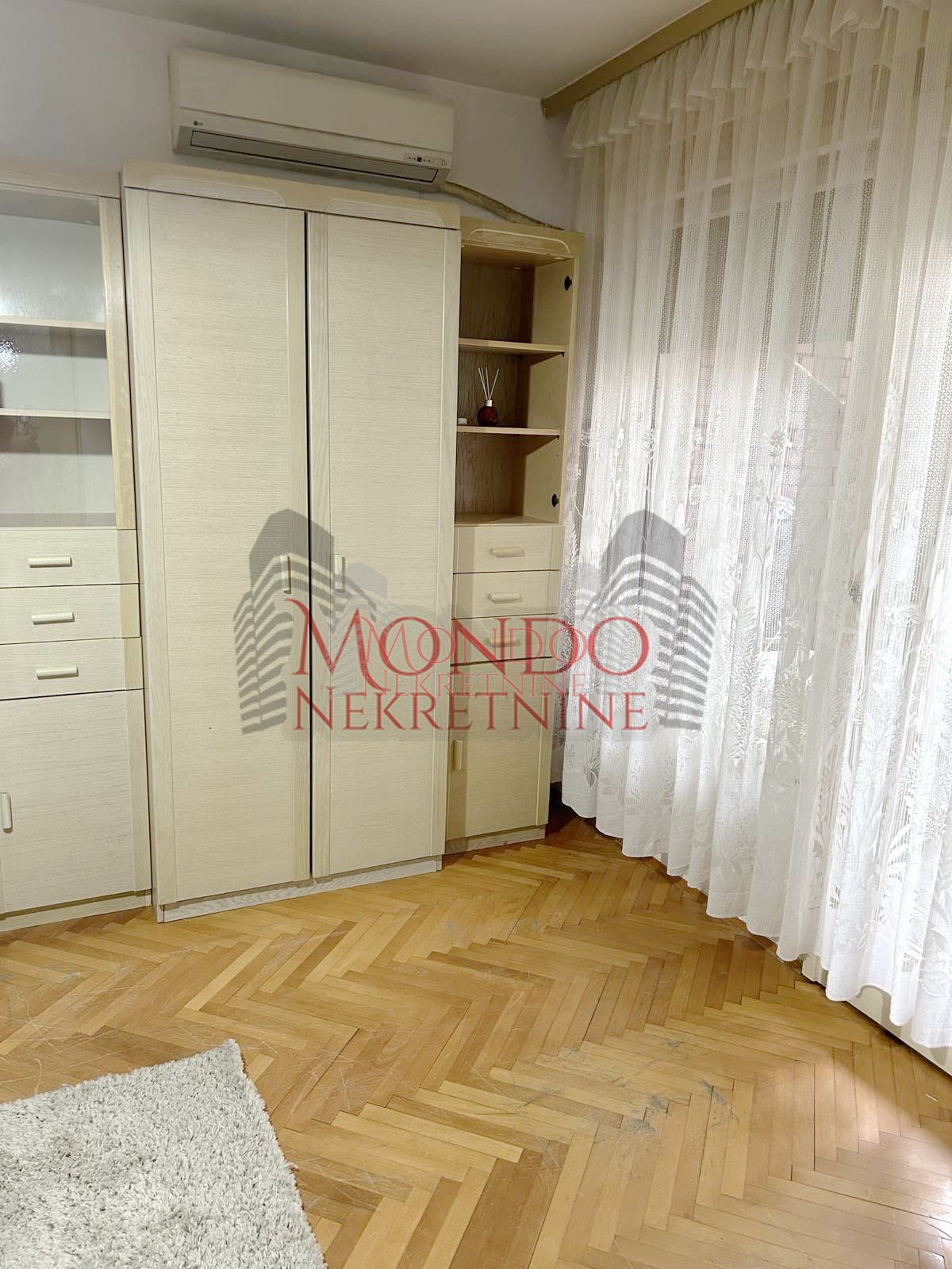 Dvosoban stan na Bubnju u blizini FK Car Konstantin 3