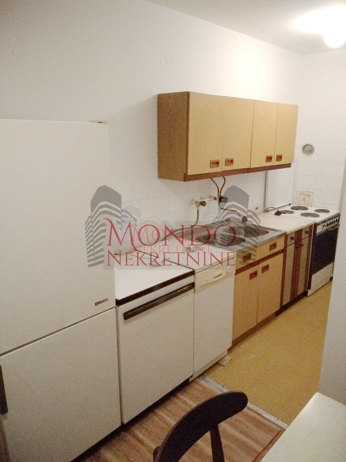 Dvosoban stan na Bubnju u blizini FK Car Konstantin 10