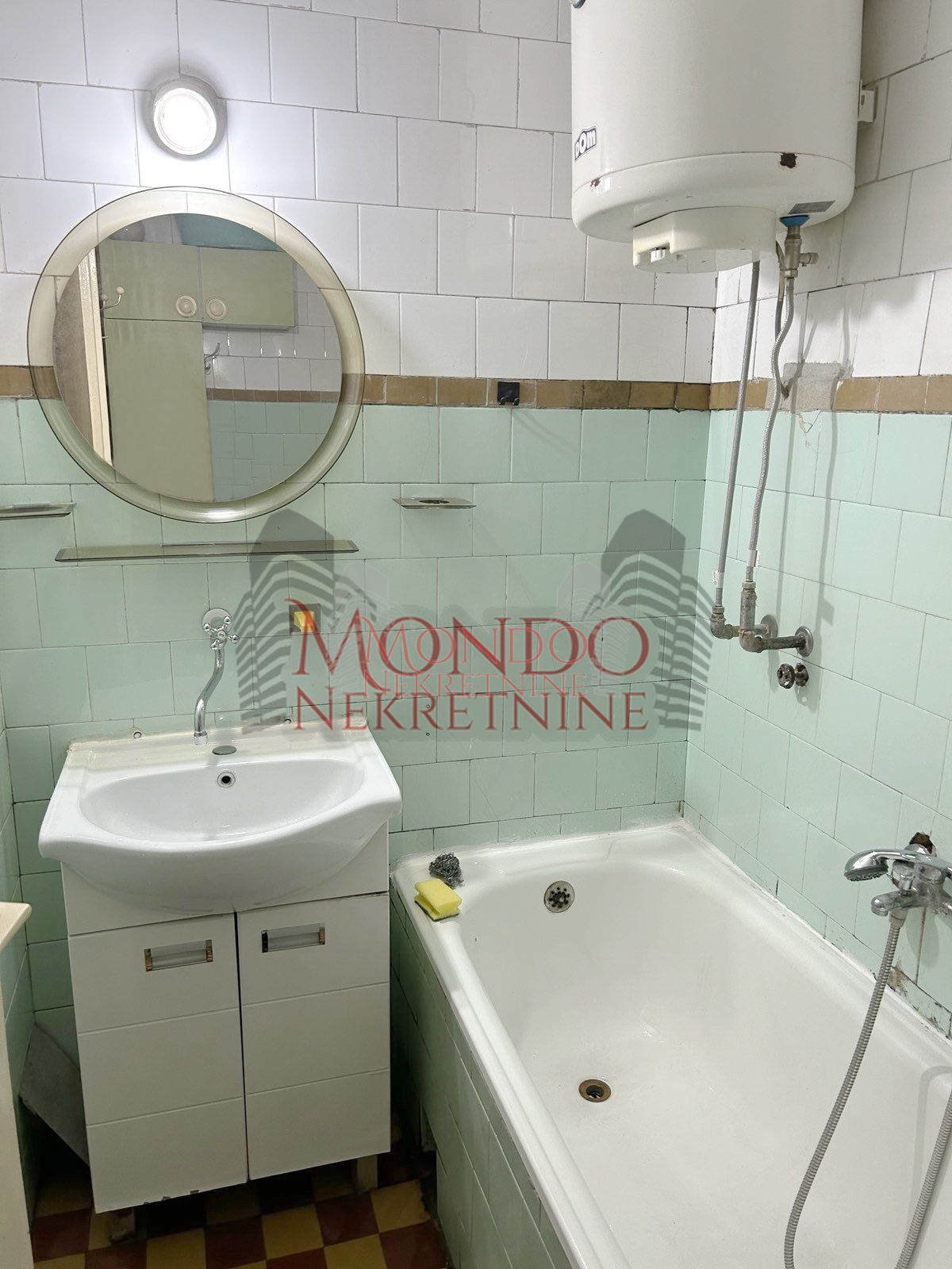 Dvosoban stan na Bubnju u blizini FK Car Konstantin 11