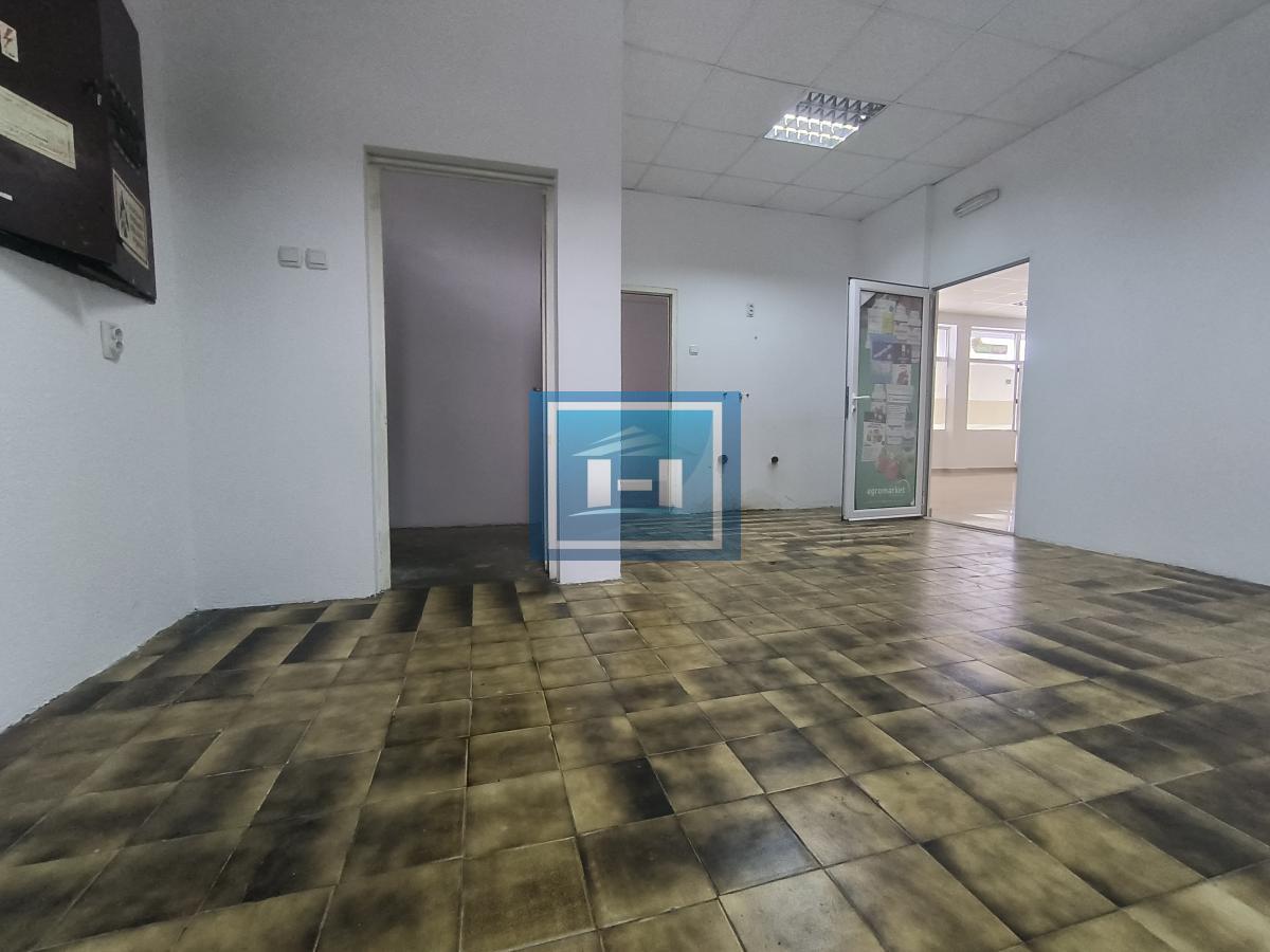 Top prilika za izdavanje! Poslovni prostor 230m² sa magacinom i parkingom! 8