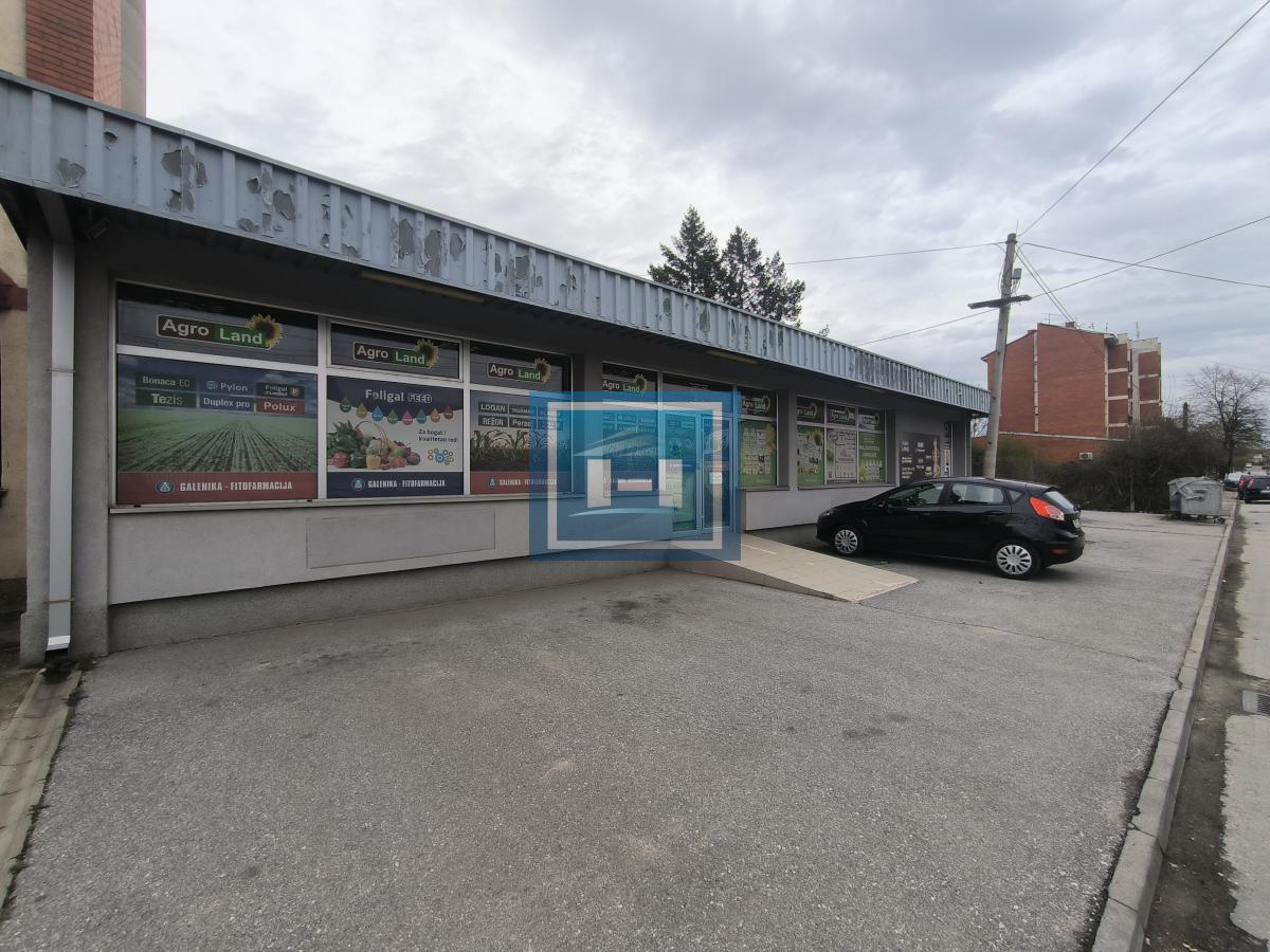 Top prilika za izdavanje! Poslovni prostor 230m² sa magacinom i parkingom! 9