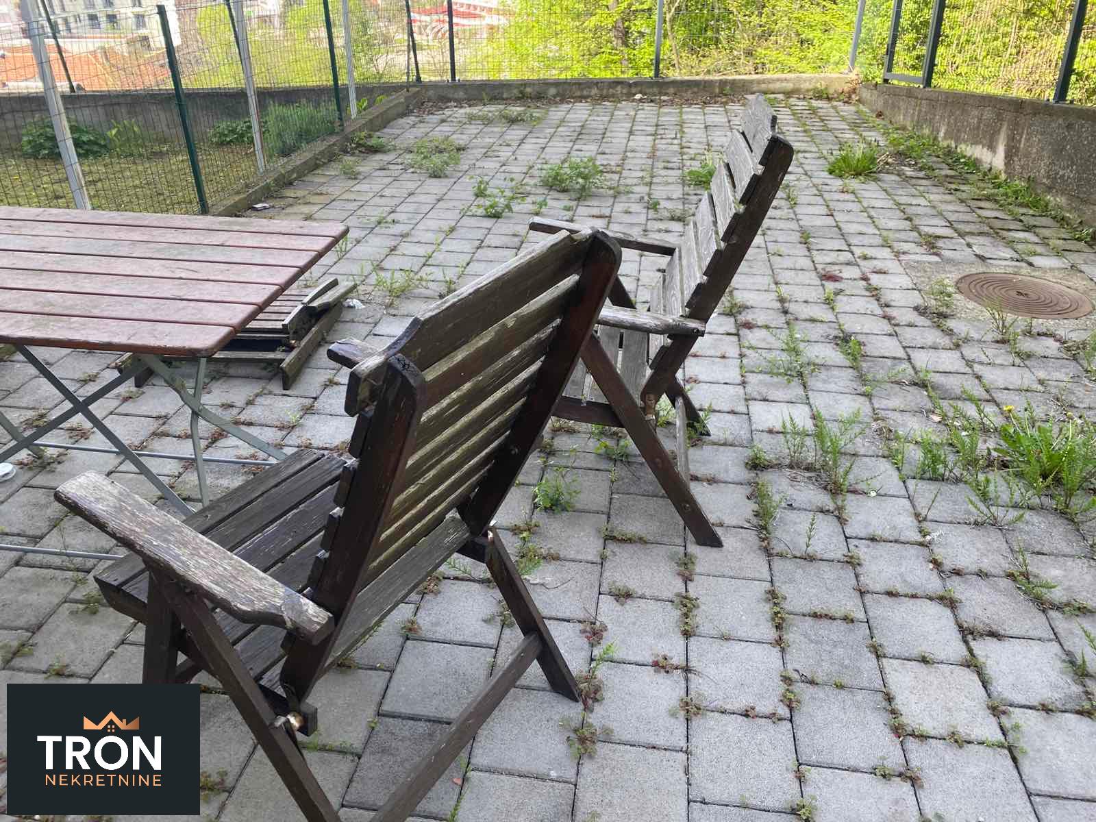 Garsonjera sa dvoristem 26m2 5