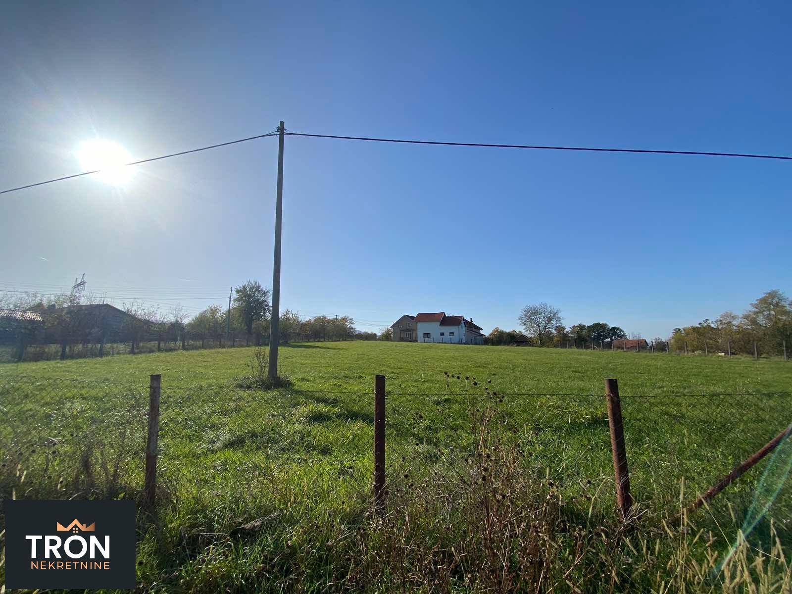 Poljoprivredni plac  13 14ari 2