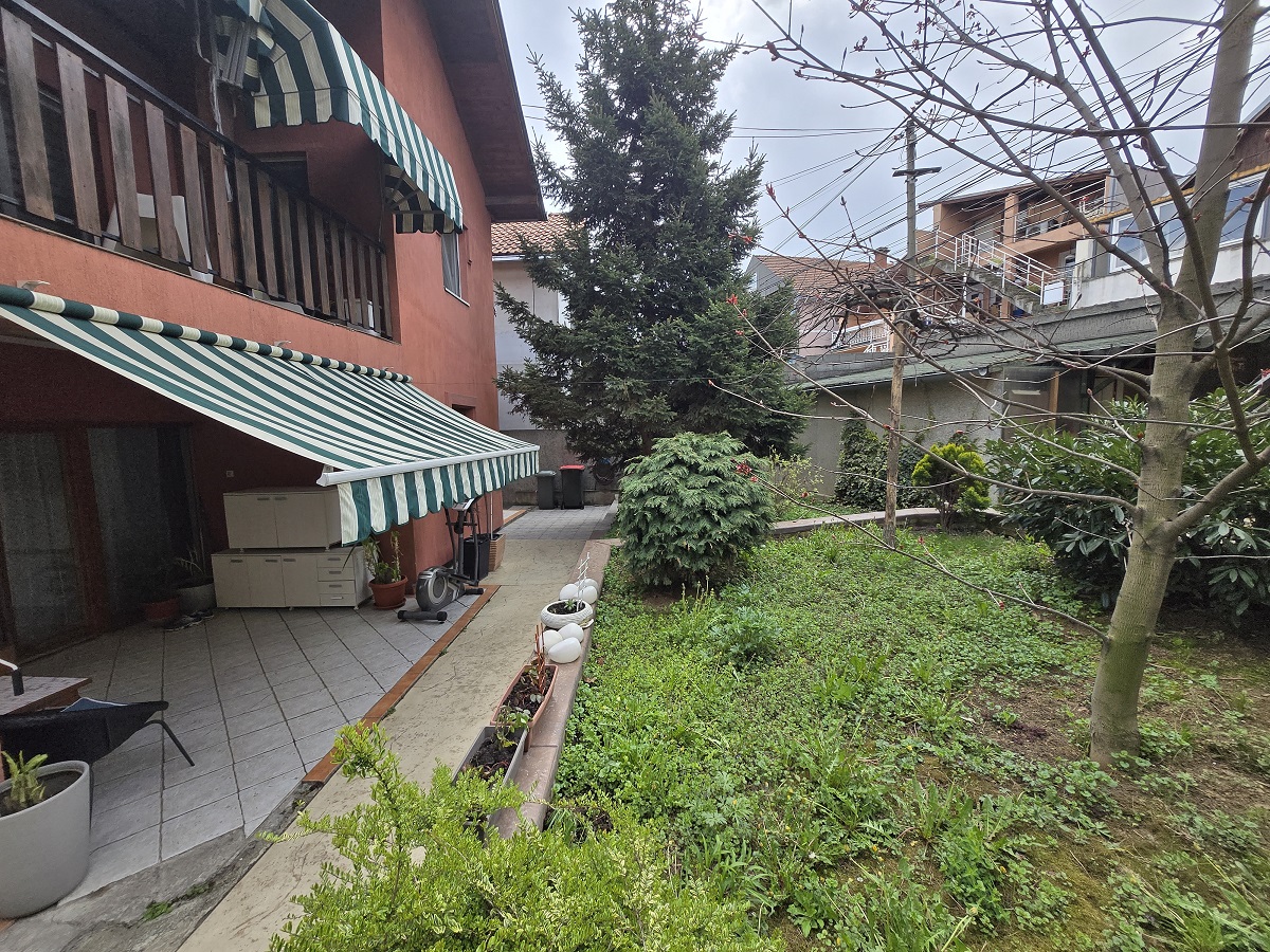 Dragoslava Srejovića  kuća 162m2  2 etaže  4 7a 5