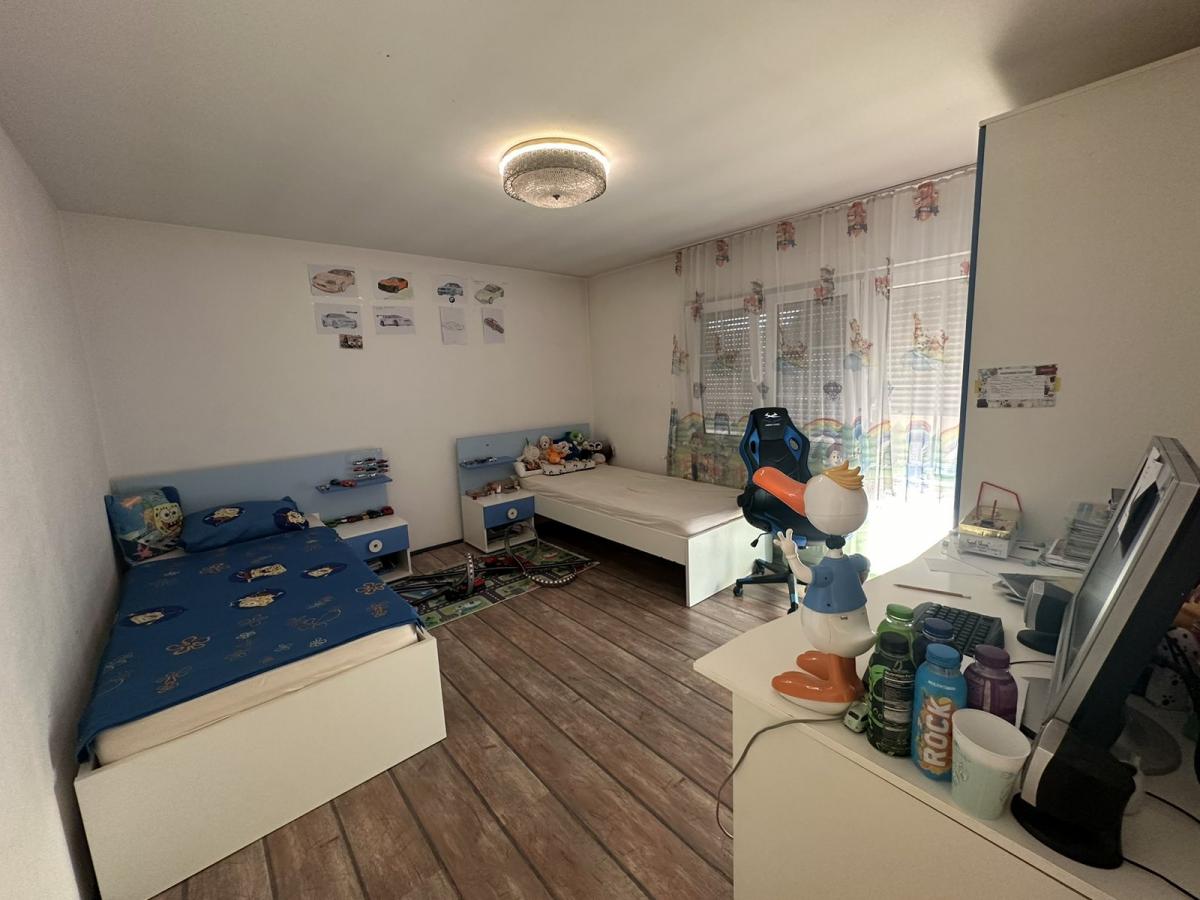 Na prodaju – Luksuzna porodična kuća 10