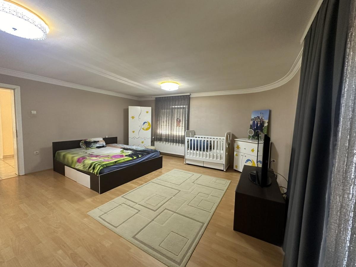 Na prodaju – Luksuzna porodična kuća 11