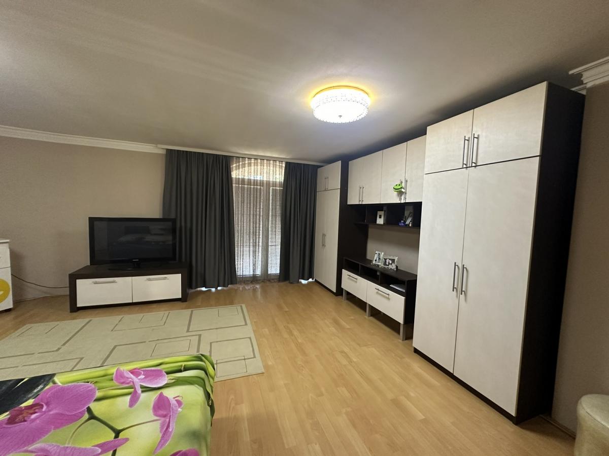 Na prodaju – Luksuzna porodična kuća 12