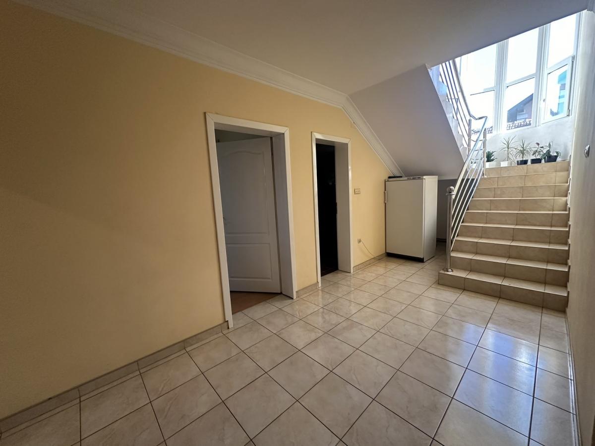 Na prodaju – Luksuzna porodična kuća 14