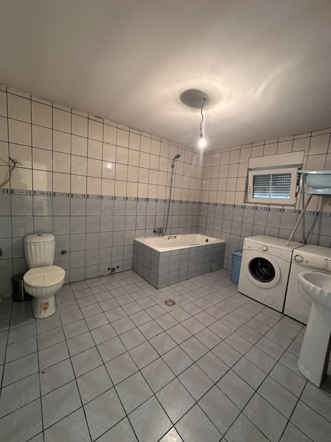 Na prodaju – Luksuzna porodična kuća 5