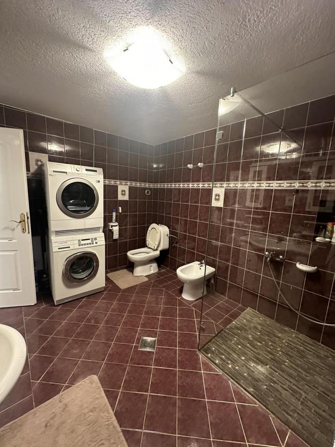 Na prodaju – Luksuzna porodična kuća 6