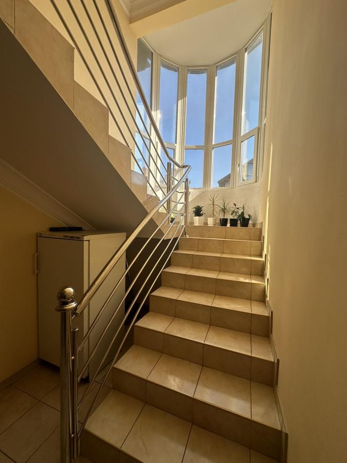 Na prodaju – Luksuzna porodična kuća 7