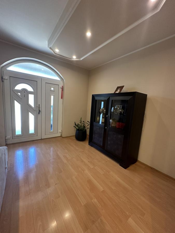 Na prodaju – Luksuzna porodična kuća 8