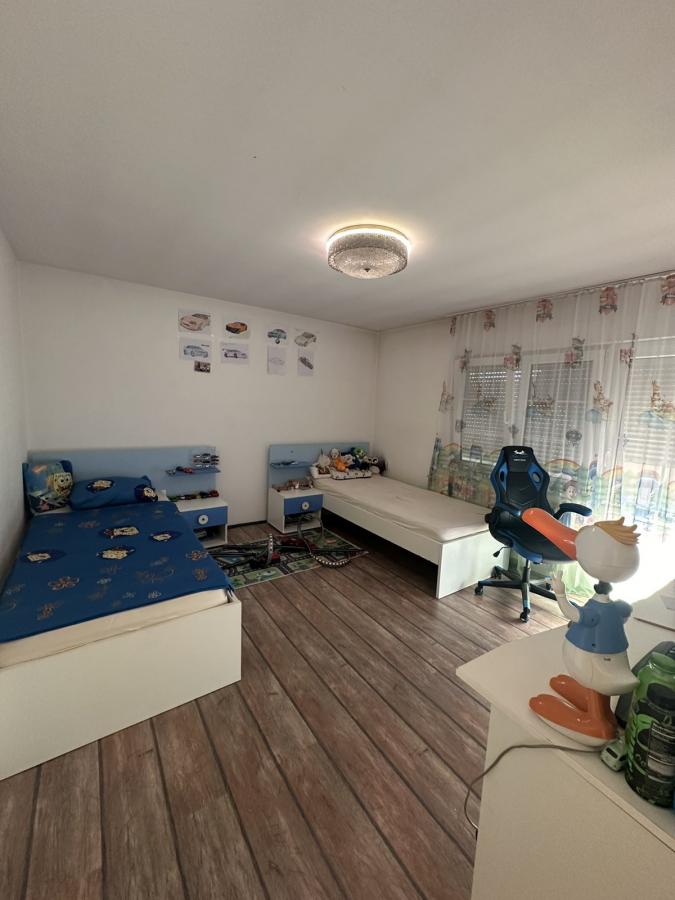 Na prodaju – Luksuzna porodična kuća 9