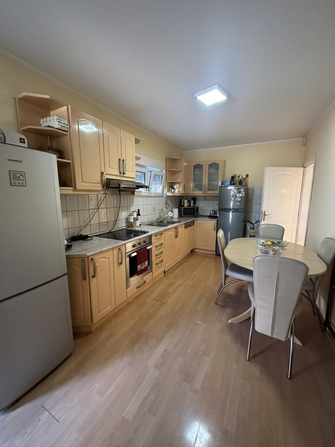 Na prodaju – Luksuzna porodična kuća 3