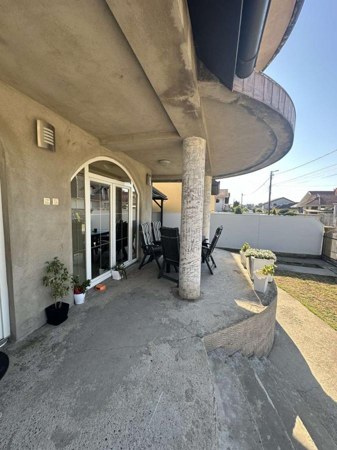 Na prodaju – Luksuzna porodična kuća 26