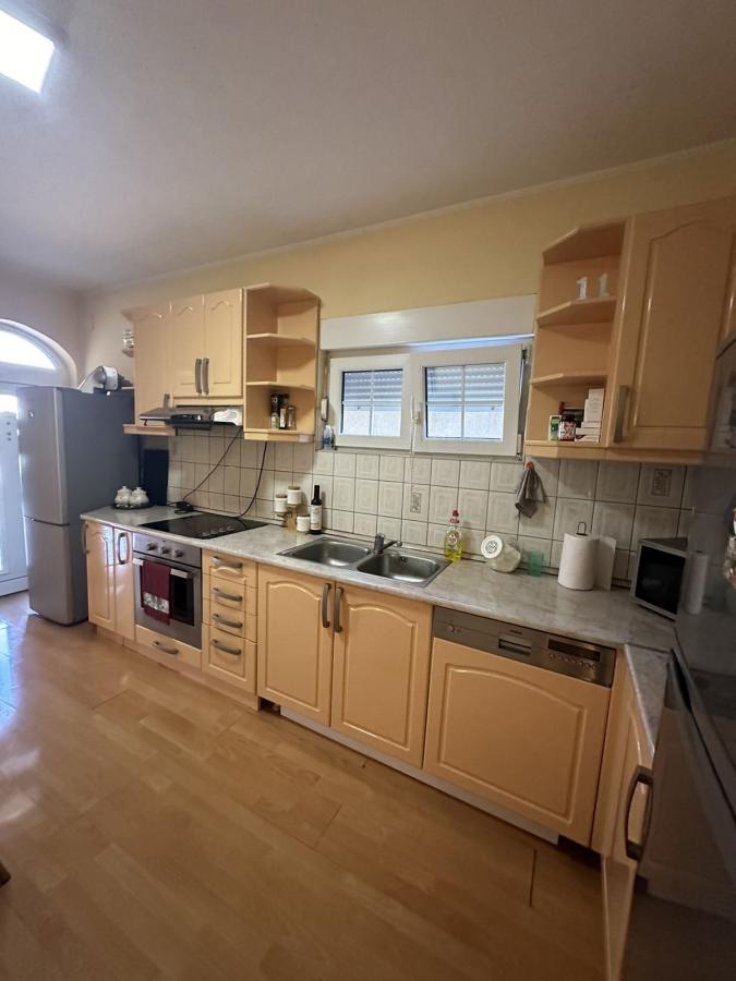 Na prodaju – Luksuzna porodična kuća 28