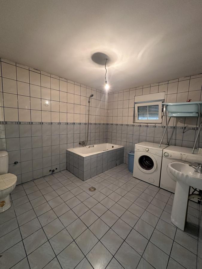 Na prodaju – Luksuzna porodična kuća 29