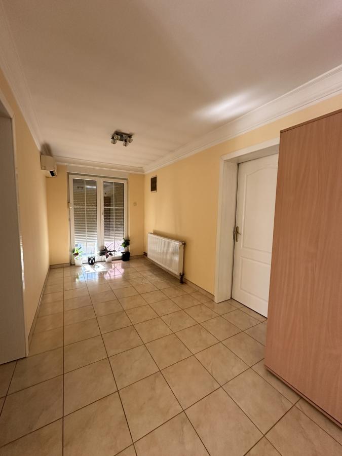 Na prodaju – Luksuzna porodična kuća 42