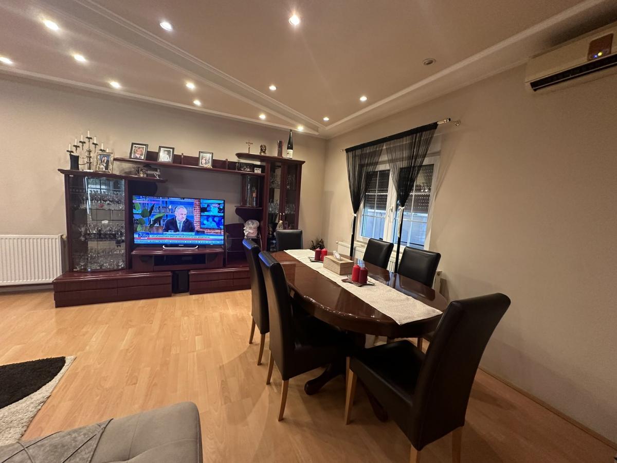 Na prodaju – Luksuzna porodična kuća 43