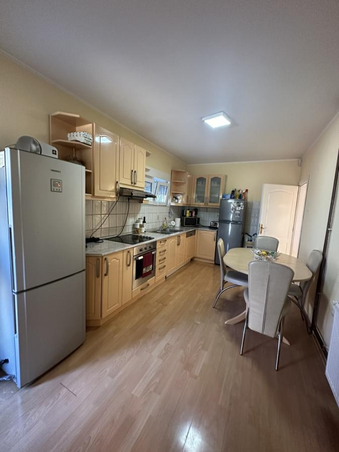 Na prodaju – Luksuzna porodična kuća 23