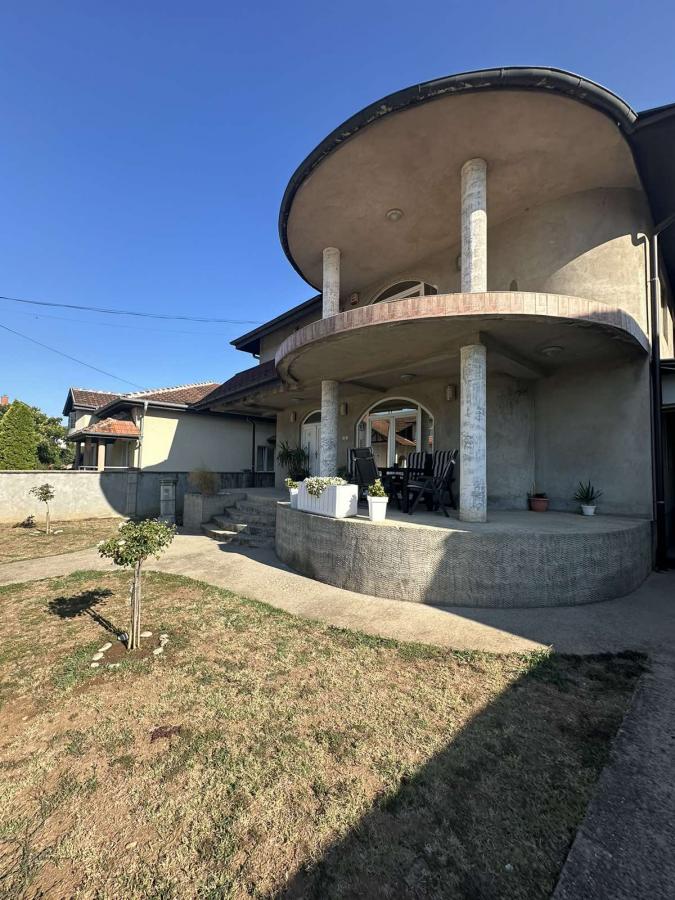 Na prodaju – Luksuzna porodična kuća 37