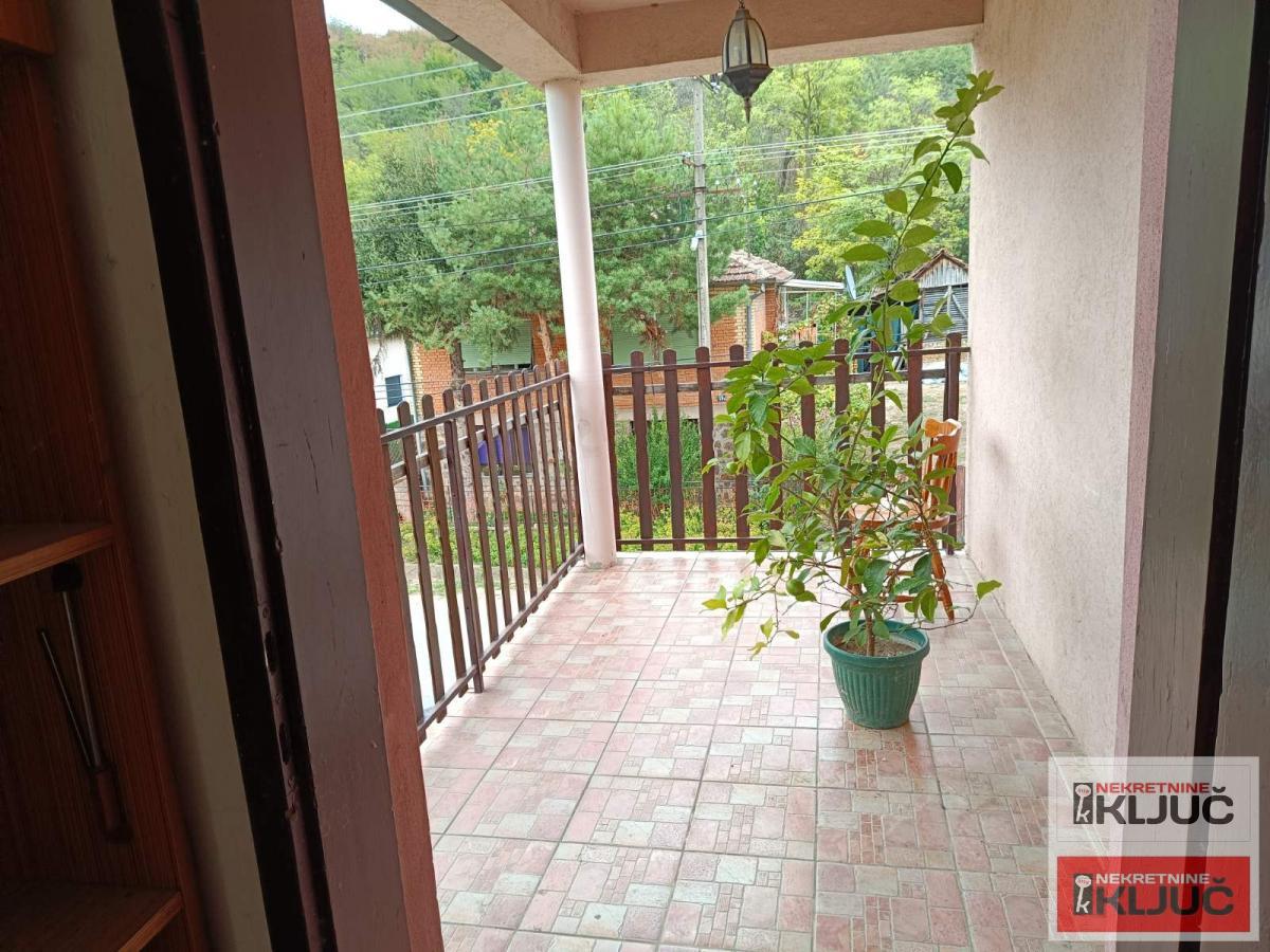 SREMSKI KARLOVCI, 168 m2 na placu 900m2+pomoćni objekti 6