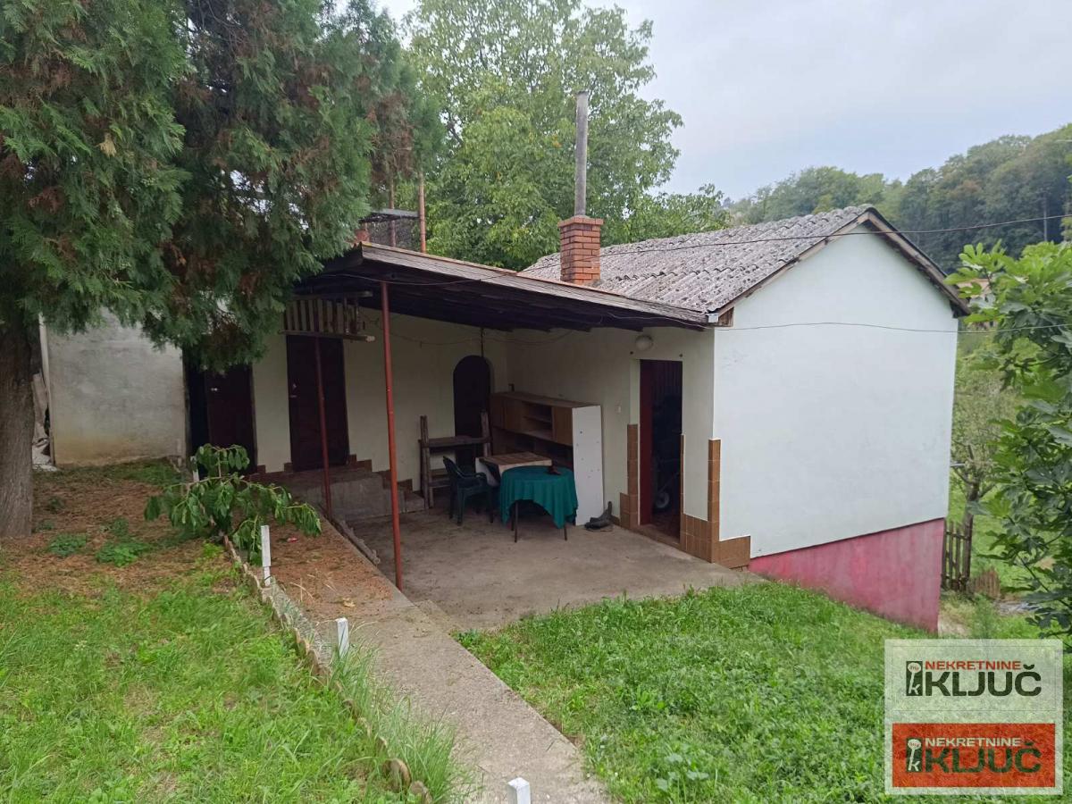 SREMSKI KARLOVCI, 168 m2 na placu 900m2+pomoćni objekti 14