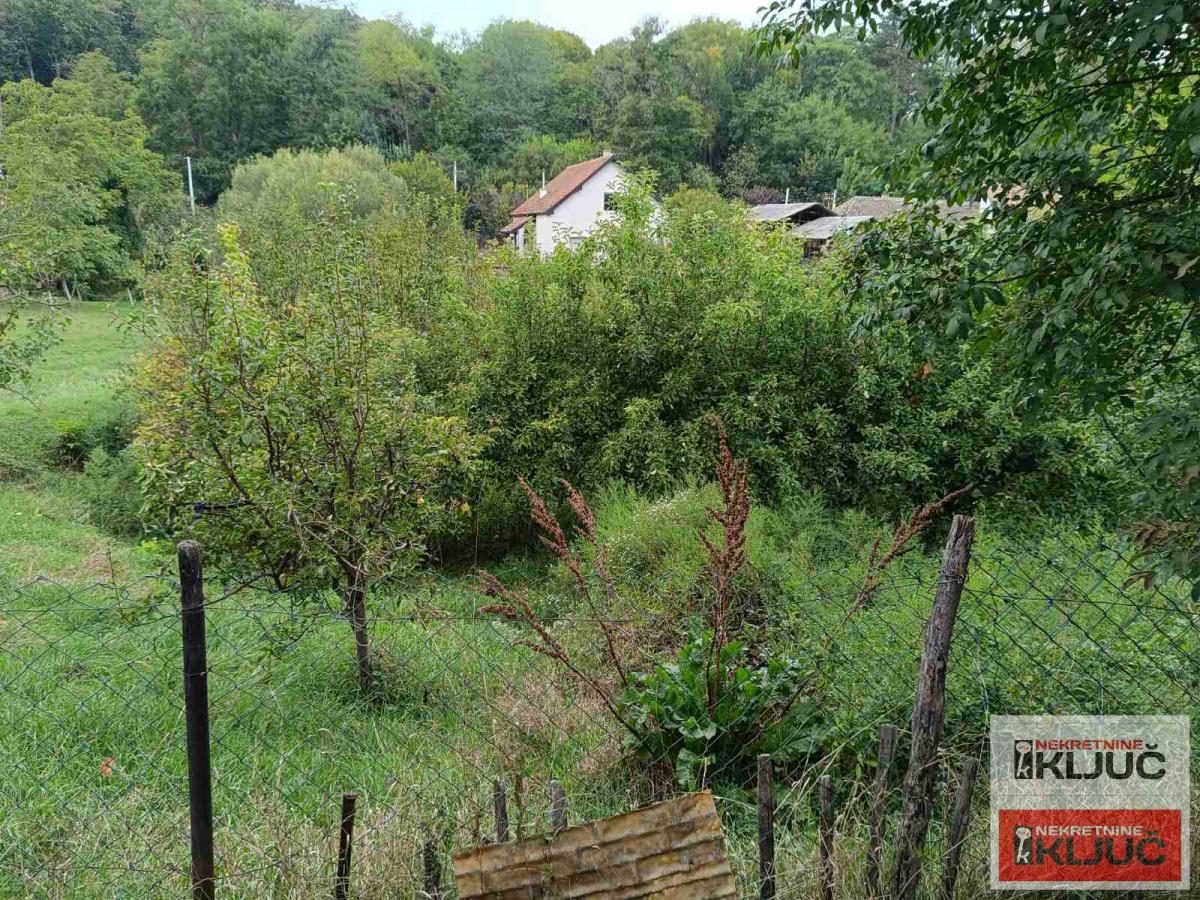 SREMSKI KARLOVCI, 168 m2 na placu 900m2+pomoćni objekti 15