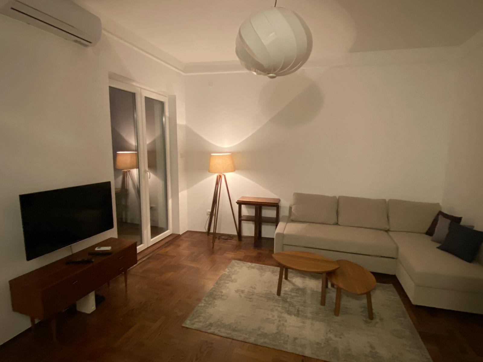 Renoviran 2 0 salonski stan  Vračar  Mutapova  59m2 1