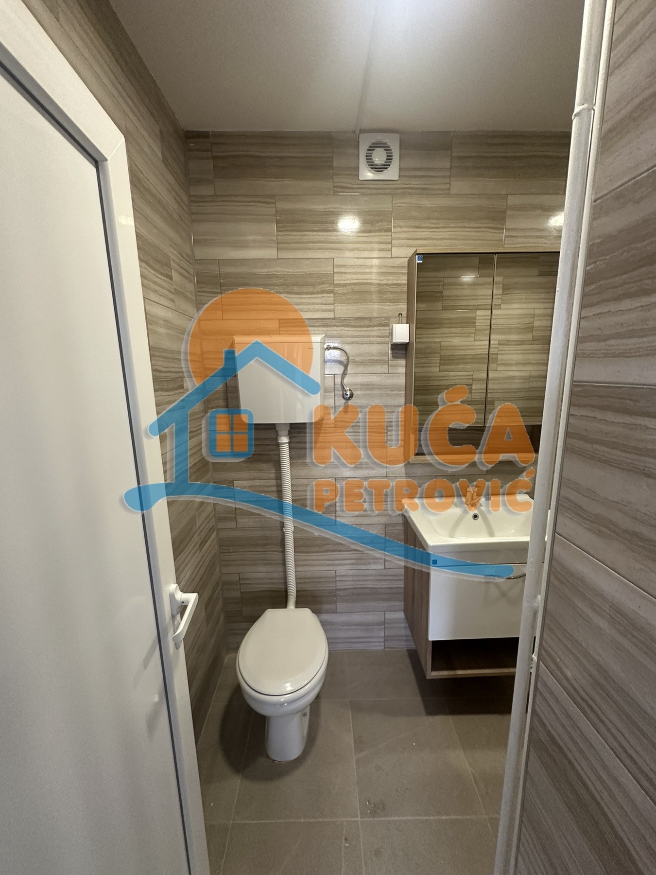 Trosoban stan, 72 m2, Filozofski fakultet, Sinđelićev trg ID: i-013875 7