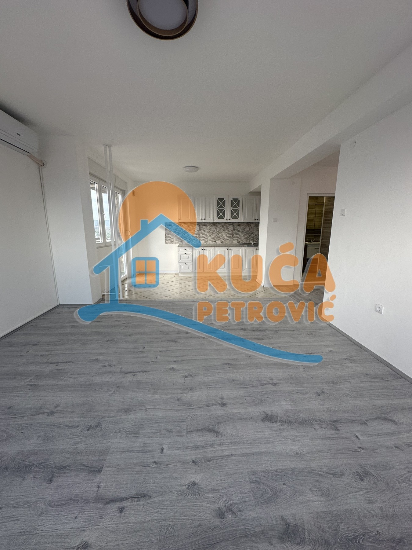 Trosoban stan, 72 m2, Filozofski fakultet, Sinđelićev trg ID: i-013875 2