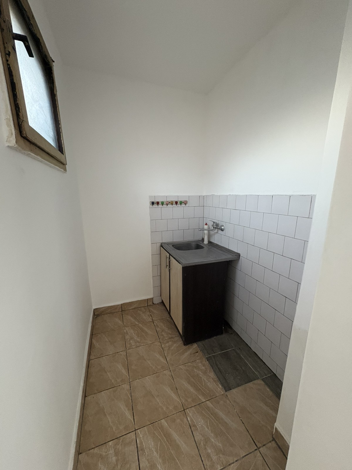 Izdajem smestaj za radnike Ugrinovci 4