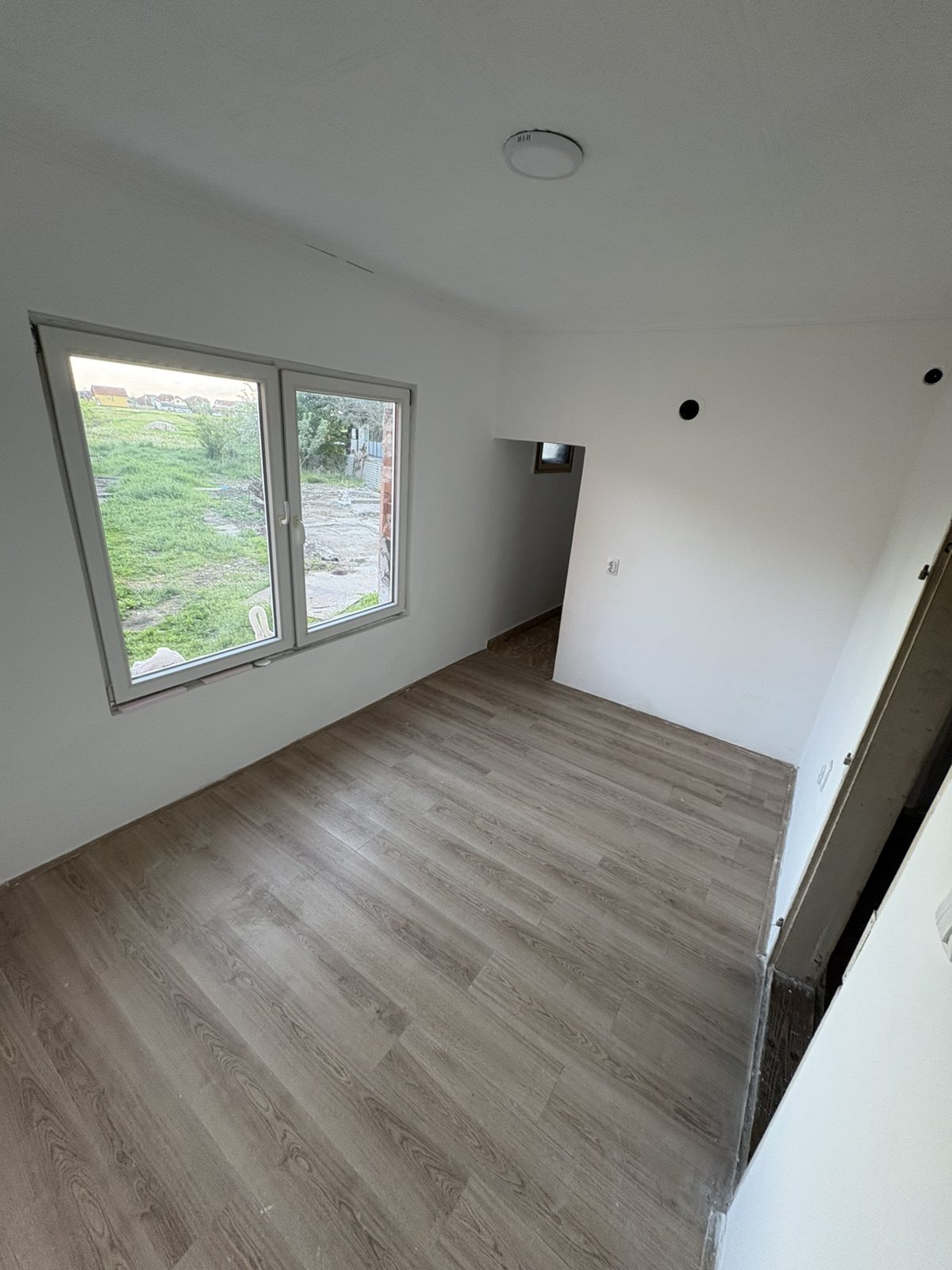 Izdajem smestaj za radnike Ugrinovci 5