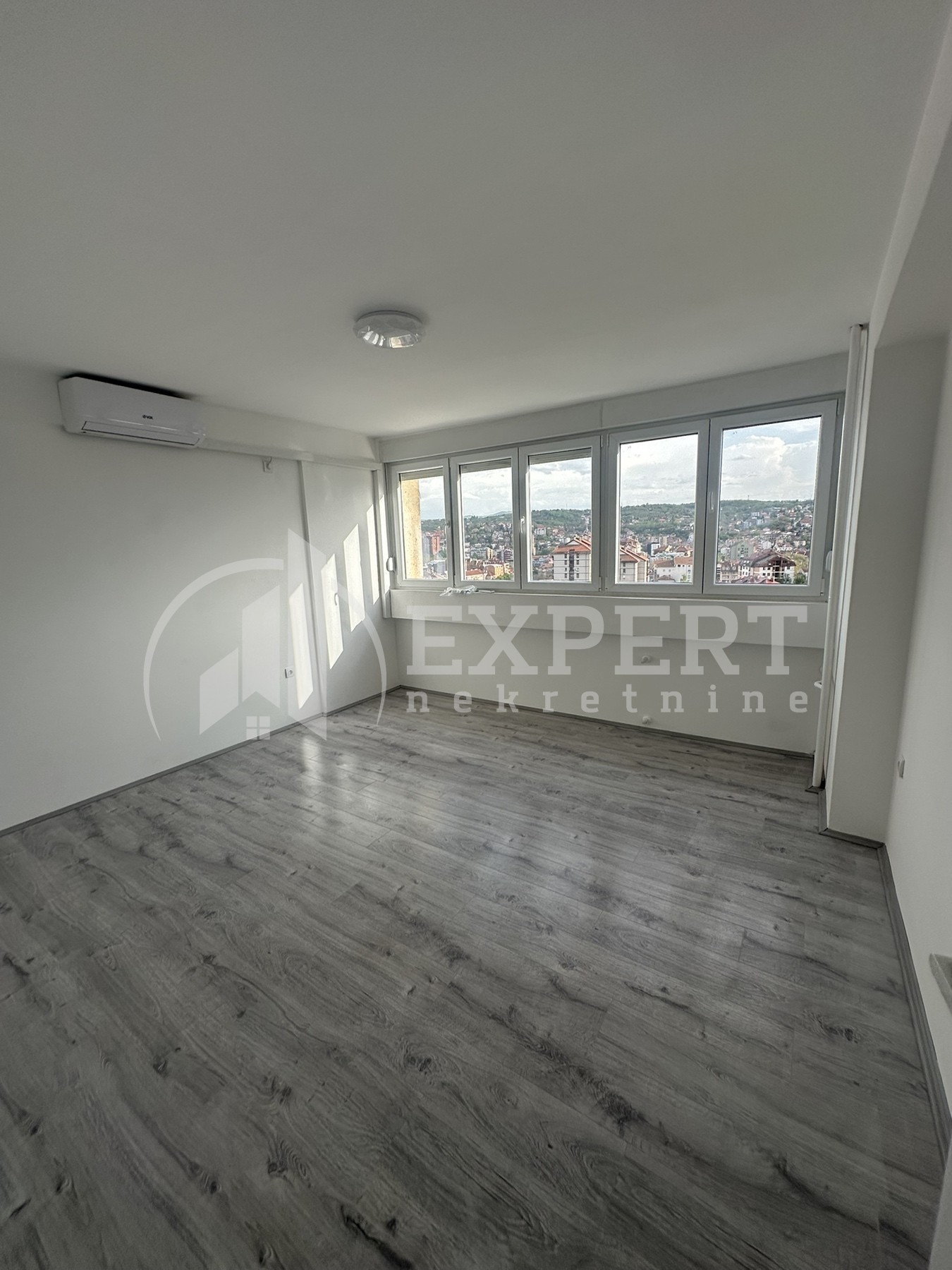 Trosoban stan, 72 m2, Filozofski fakultet, Sinđelićev trg ID: i-013875 1