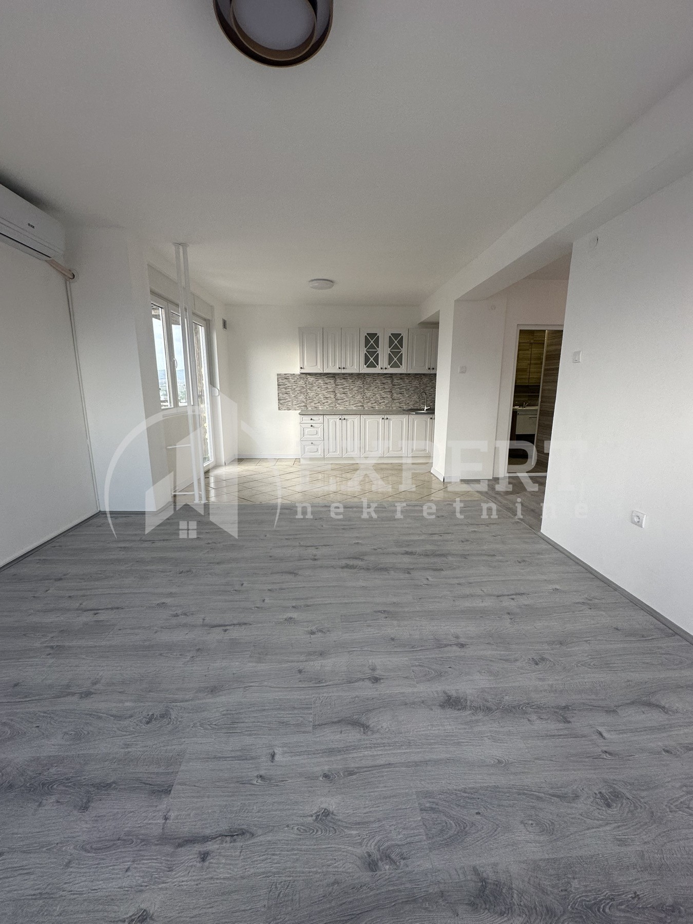 Trosoban stan, 72 m2, Filozofski fakultet, Sinđelićev trg ID: i-013875 2