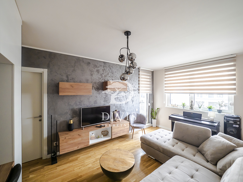 Prodajemo dvosoban stan  49m2  2 0  East side  nov  namešten 2